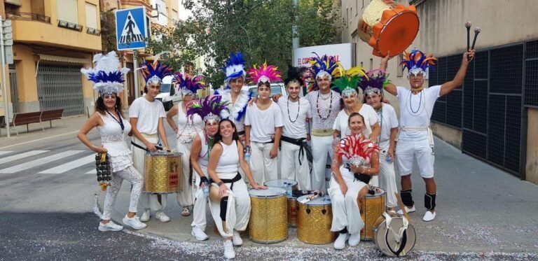 Batukada itinerant pels carrers de la població